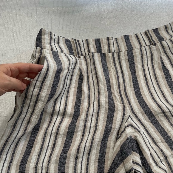 Ann Taylor linen blend striped shorts. Size 12 - Picture 5 of 8